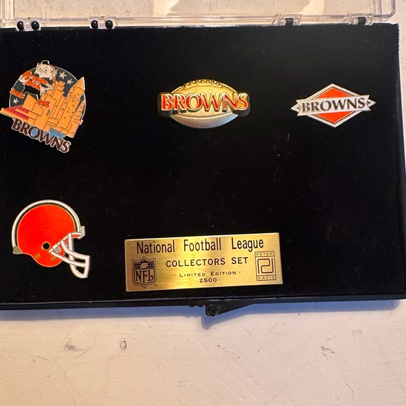 NFL Other - Cleveland Browns National  Football League collectors pin set